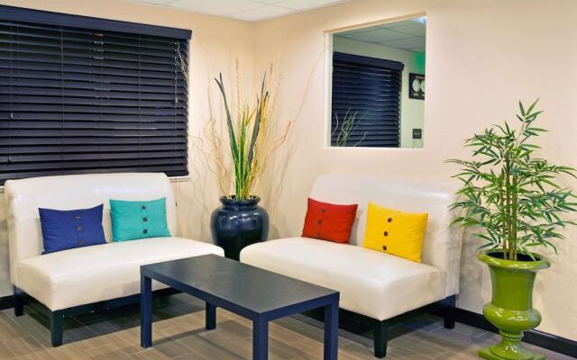 Super 8 By Wyndham Ogden