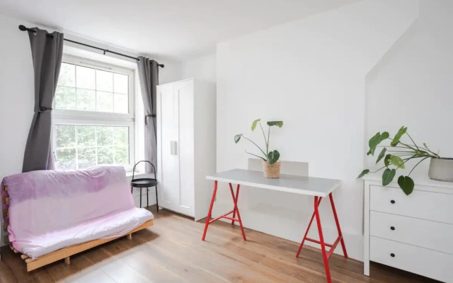 Spacious 4 Bedroom Apartment in Bethnal Green