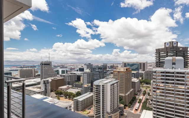 16 On Bree Superior Apartment