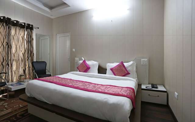 OYO 7024 Hotel Vakratunda