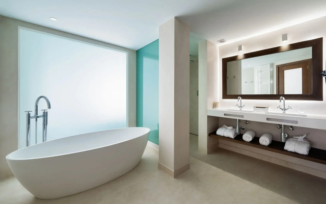 Lamaro Hotel