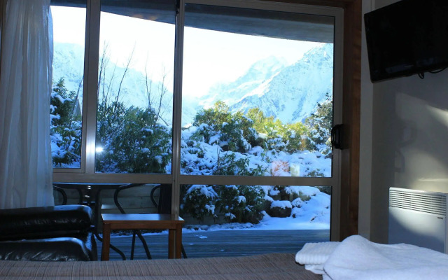 Aoraki Mount Cook Alpine Lodge