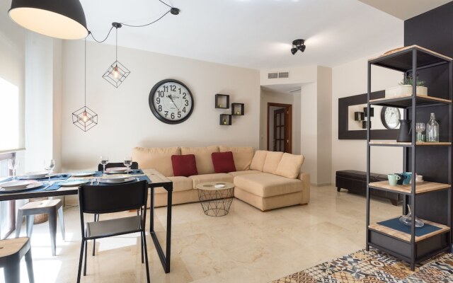 Colon Relax & Quiet Business & Family