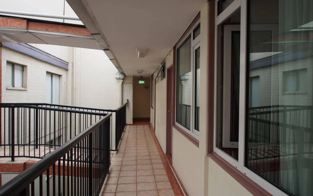Edgecliff Lodge Motel