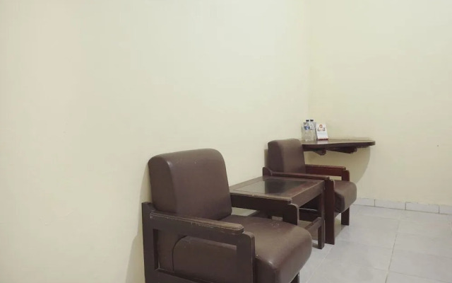 OYO 561 Hotel Citra Indah Near RS Ludira Husada Tama