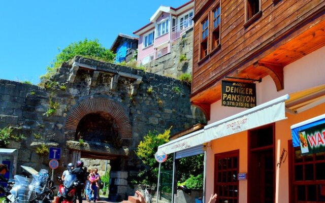Yasar Marin Denizer Pansiyon