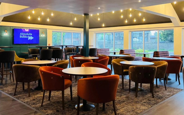Almondsbury Inn & Lounge