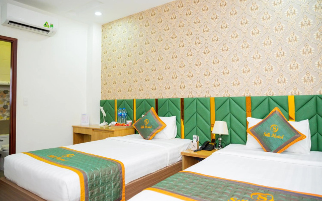 RedDoorz Plus near Tan Son Nhat Airport 2 – Guest Rooms – Ho Chi Minh City