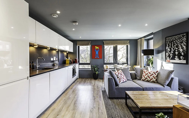 Bermondsey Bliss: Views, Comfort, and City Access!