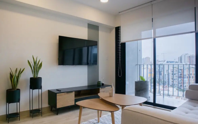 w Charming 2BR w Balcony in Miraflores
