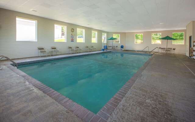 AmericInn by Wyndham Petoskey