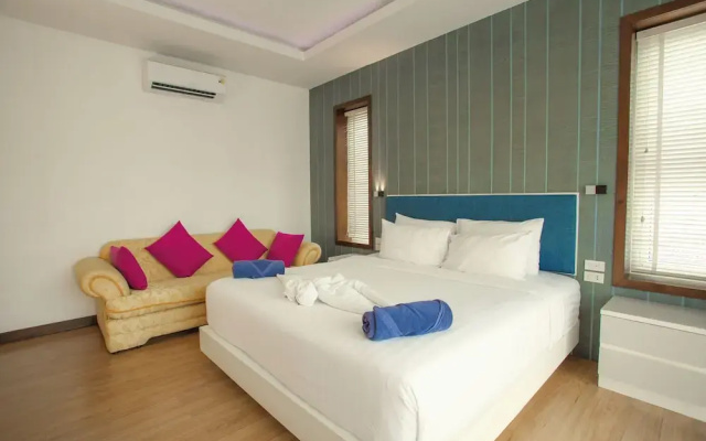 Nee Pool Villa