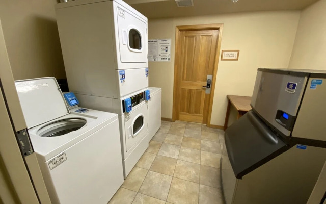 Gateway Lodge 5073