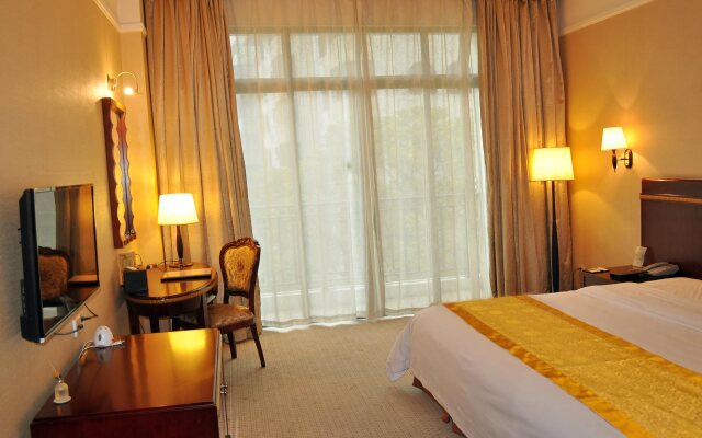 Riverside Hotel