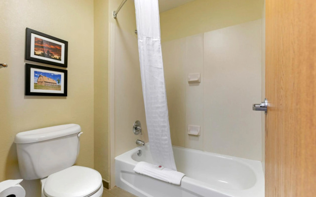 Comfort Inn & Suites Near University of Wyoming