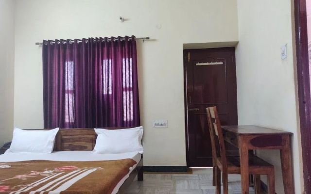 Hotel Leela Nikunj