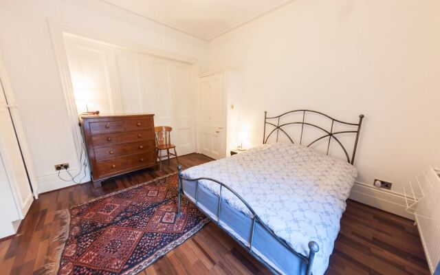 Newly Refurbished Victorian Style Flat for 2