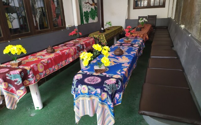 24/7 Bed & Breakfast