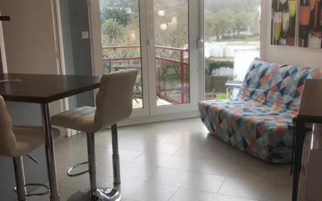 Appartement Perros-guirec petite terasse vue mer.