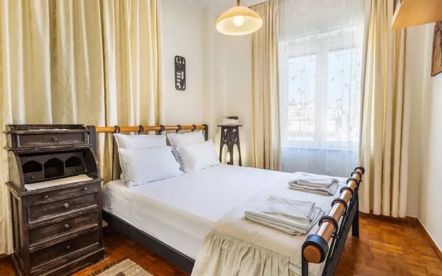 Ranias luxurious Apartment with sea view!