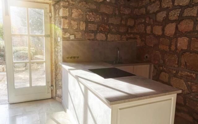 D HOUSE authentic Zlarin house, relaxing courtyard and terrace