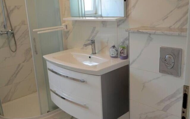 Remarkable 2-bed Apartment in Okrug Gornji