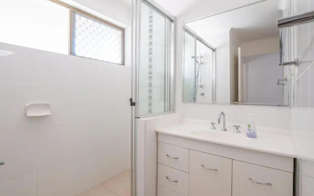 Levuka Unit 12, 14 Moreton Pde