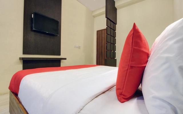 OYO 30970 AAR Royal Residency