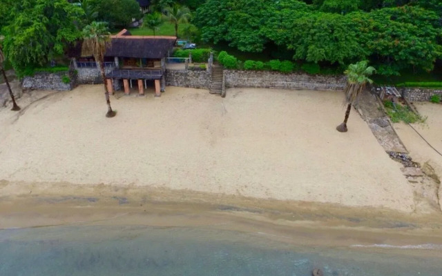 Nkhudzi Beach Lodge