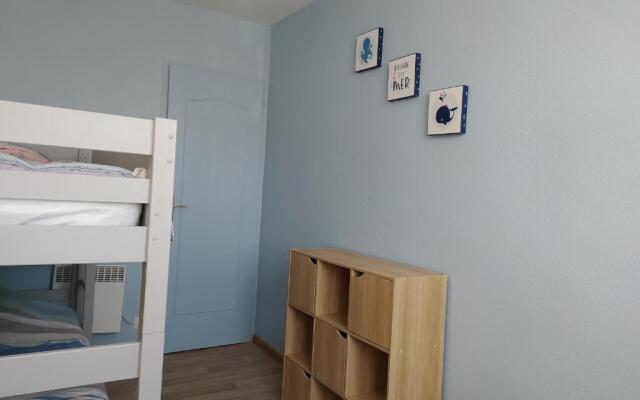 Appartement restauré à 50 m de la plage