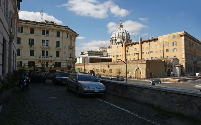 Al Colonnato di San Pietro