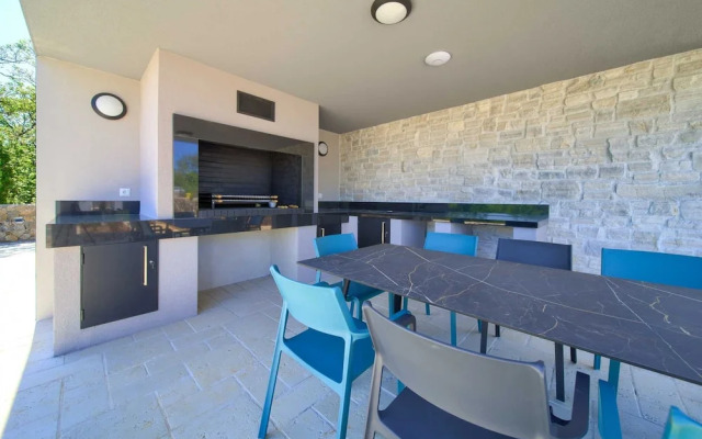 Villa Astrum With Heated Pool Jacuzzi and Sauna