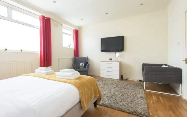 Platinum Apartment Mornington Crescent 9986