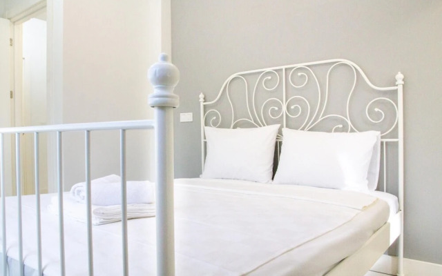 Modern Flat w Garden 5 min to Beach in Milas