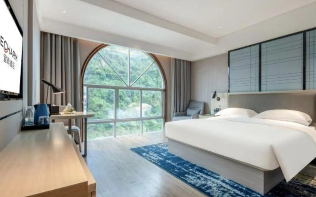 Echarm Hotel (Hezhou Lingfeng Square)