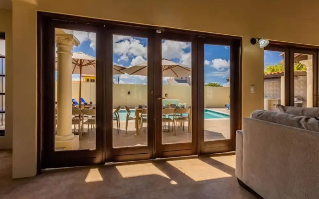 Large 5BR Villa With Private Pool Near Eagle Beach