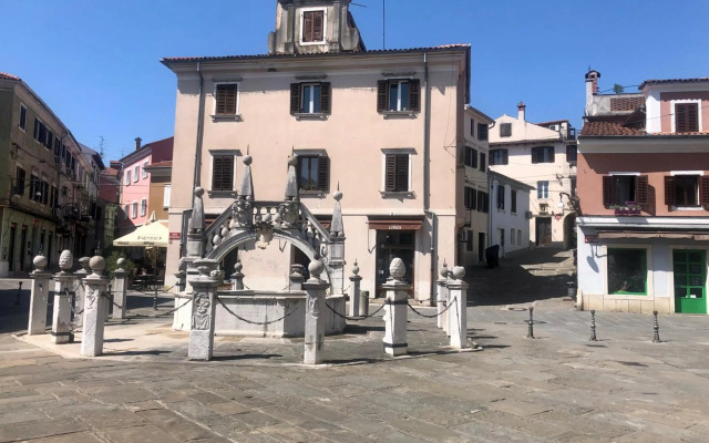 Pri piratski mački - At the pirate cat - Dal gatto pirata