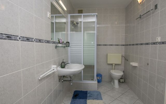 Apartment Neno Grebastica