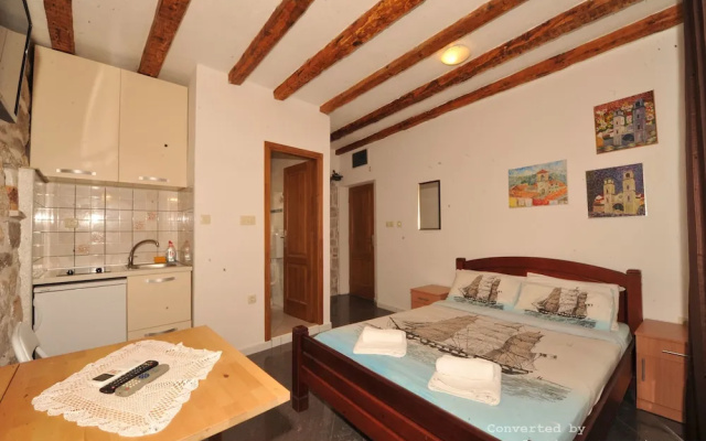 Una Apartments