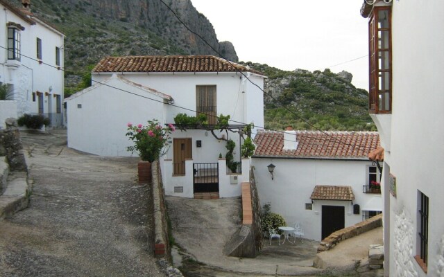 Enchanting 2-Bed Village House in Montejaque WiFi