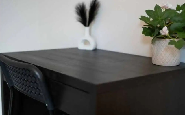 Central 2 Bedroom House-parking