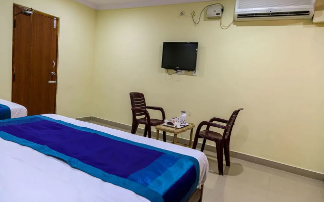 OYO 6660 near Railway Station