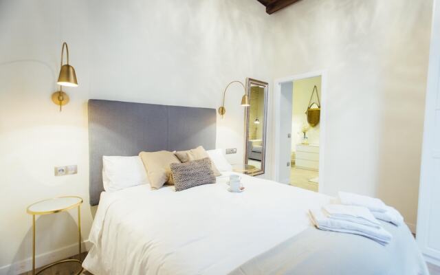 One&Lux Byron Suites