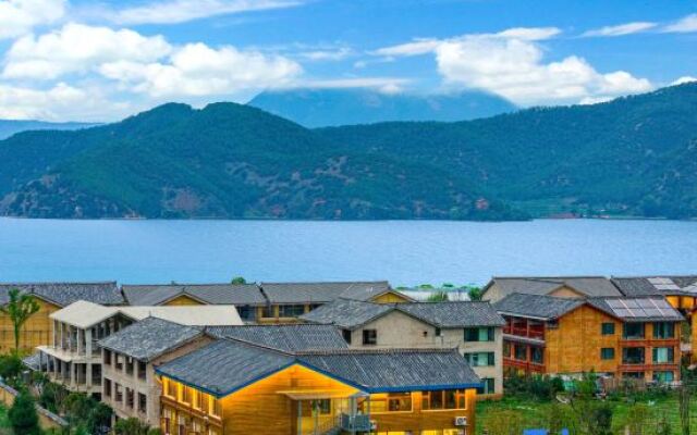 Lugu Lake · Lede Far Mountain Accommodation