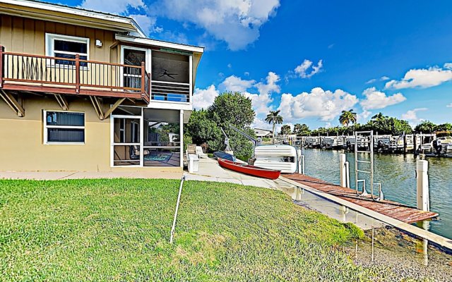 Canal Side W Private Dock, Boats And Bikes 2 Bedroom Duplex