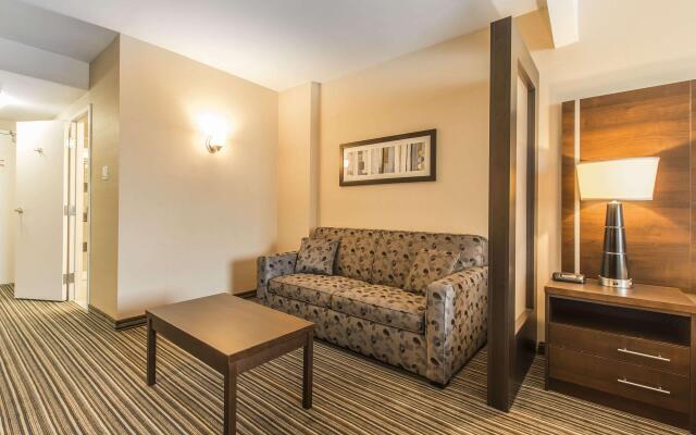 Comfort Suites Downtown