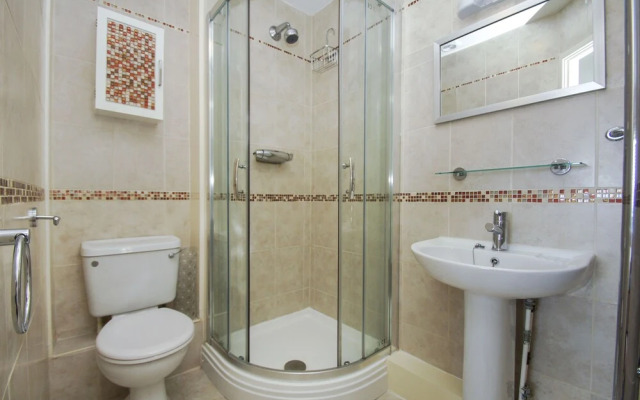 Britannia Harbour View Parking by Brighton Holiday Lets