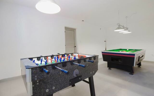 Villa Gloss