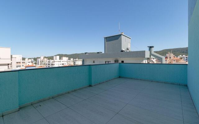 Aluguel Cobertura 4 suítes Vista Mar Jacuzzi Bombas SC