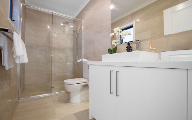 AU.JOY 3 Bed Townhouse Burwood 3